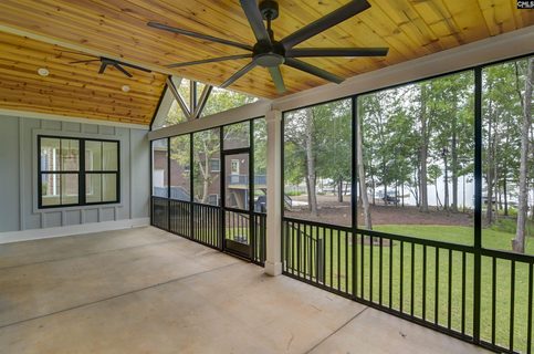 701 Peninsula Drive pending home in The Pointes Of Plantation Pointe, Prosperity, SC