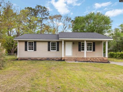 221 Farringdon Court pending home in Woodcastle, Lexington, SC
