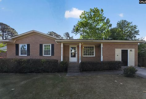 121 Moone Cross Drive active home in Pine Lakes, Columbia, SC