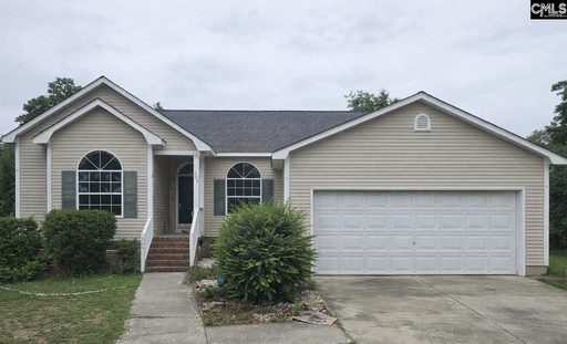 205 Oak Manor Drive active home in Carriage Oaks, Columbia, SC