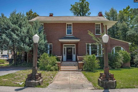902 Maple Street