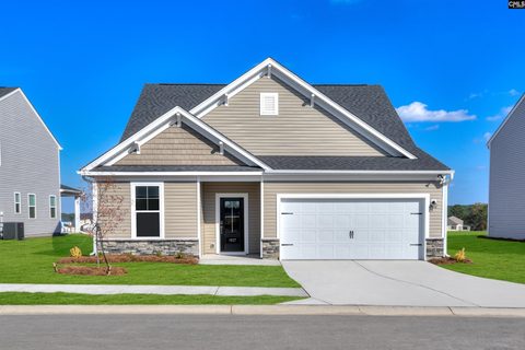 304 Red Sanddust Court active home in Peachtree Hills, Lexington, SC