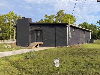 105 Hampshire Drive active home in Skyland Estates, Columbia, SC