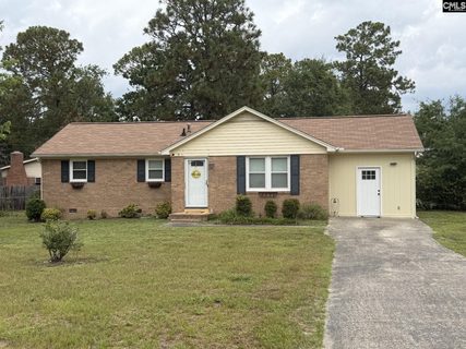 156 Lisa Drive active home in Oak Grove Estates, Lexington, SC