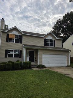 140 Bay Front Drive active home in Stoney Pointe At Bear Creek, Chapin, SC