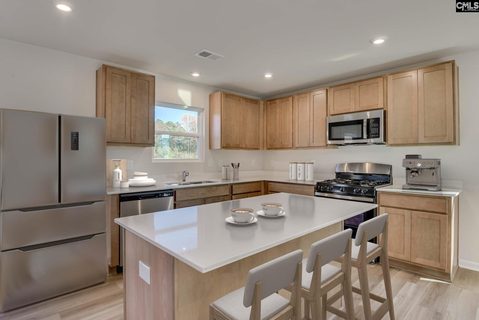 209 Kingfield Drive active home in Chestnut Ridge North, Hopkins, SC