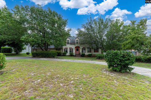 7710 Hunt Club Road active home in Windsor Lake Park, Columbia, SC