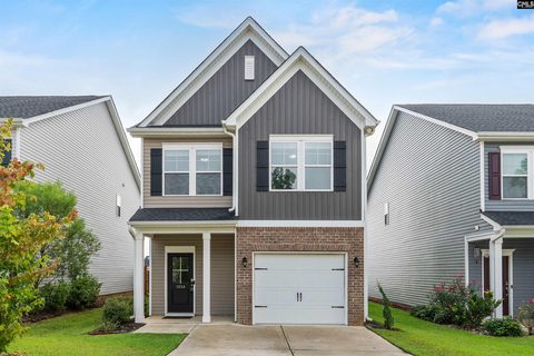 1054 Crescent Moon Loop pending home in Savannah Woods, Hopkins, SC