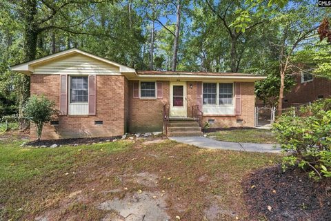 908 Woodale Circle active home in North 21 Terrace, Columbia, SC