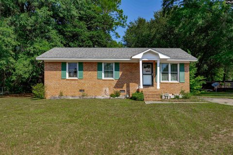 2113 Bateman Boulevard active home in Arrowwood, Camden, SC