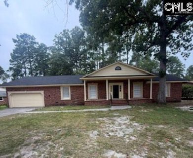 738 Kinlock Court active home in Spring Valley, Columbia, SC
