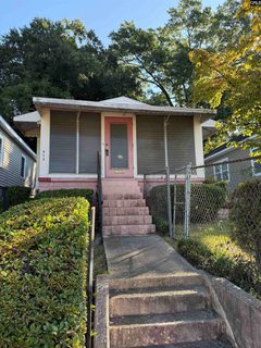 924 Pine Street active home in Olde Shandon, Columbia, SC