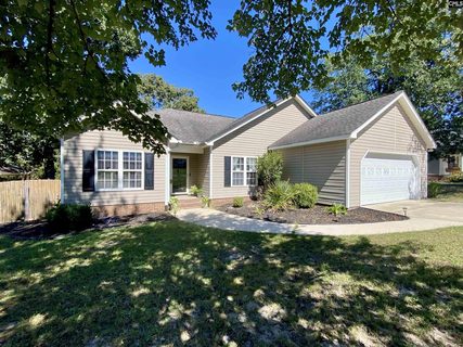 129 Loyd Court active home in Loyd Ridge Estates, Lexington, SC