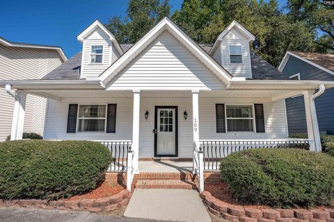 109 S Village Road active home in Lexington Woods, Lexington, SC