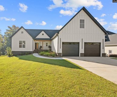 A home in The Pointes Of Plantation Pointe