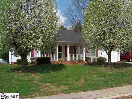 8 Fairwood Dr
