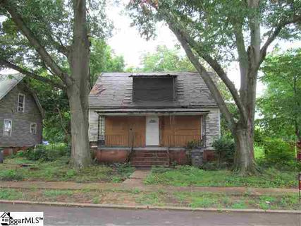 8 Brooks Avenue