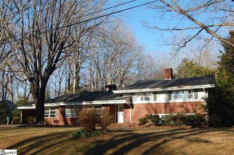 127 Lakecrest Drive
