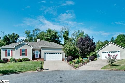 105 W Chase Court