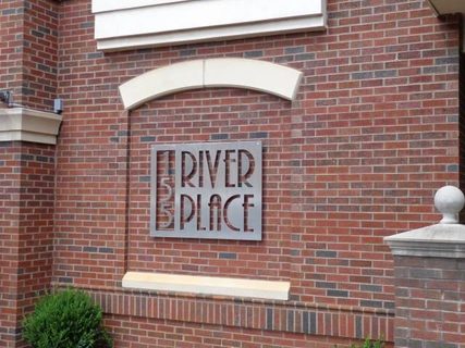155 Riverplace #404