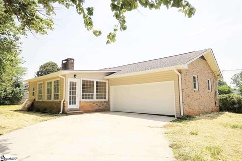 18 Queensbury Drive sold home in Canterbury Hills, Greenville, SC