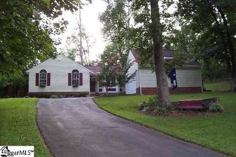 211 Knollview Drive
