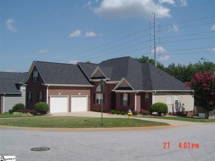 300 Glencrest Court sold home in Richglen, Greer, SC