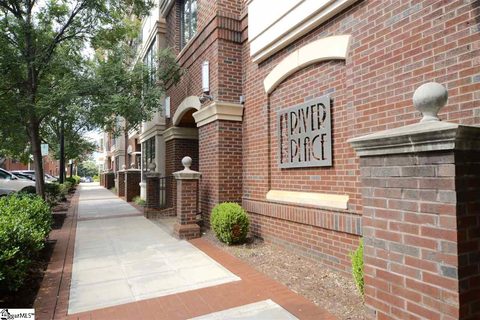 155 Riverplace/208