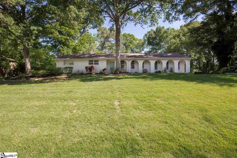 316 Lakewood Circle