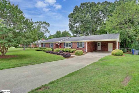 112 Woodbury Circle