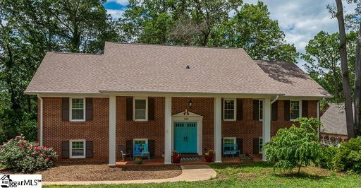 302 Lakecrest Drive