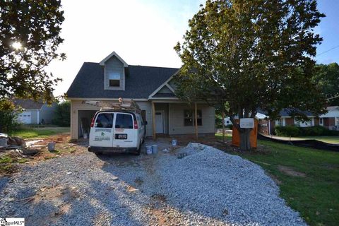 107 Bessie Avenue