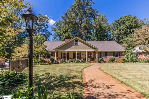 117 Lakecrest Drive