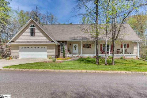 201 Fairforest Way