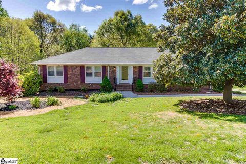6 Leacroft Drive