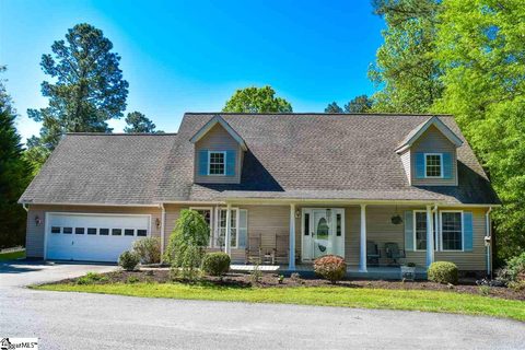 116 E Commodore Drive