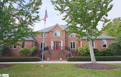 114 W Round Hill Road