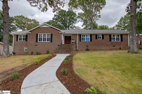 8 Indian Springs Drive sold home in Lake Forest Heights, Greenville, SC