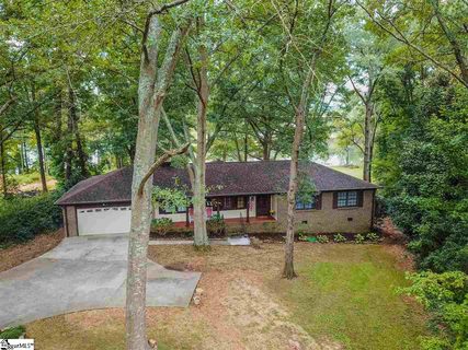 102 Lakewood Circle