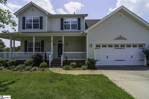 15 Rustcraft Drive