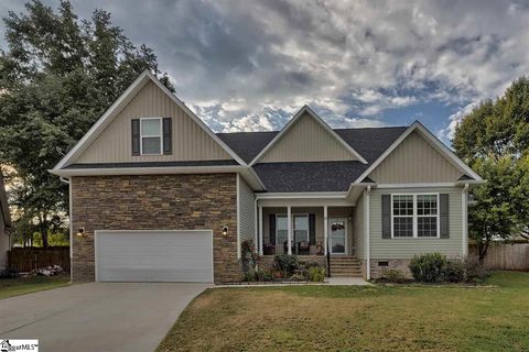 18 Manorwood Court sold home in Lennox Lake, Simpsonville, SC
