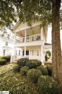 15 Oakhurst Avenue