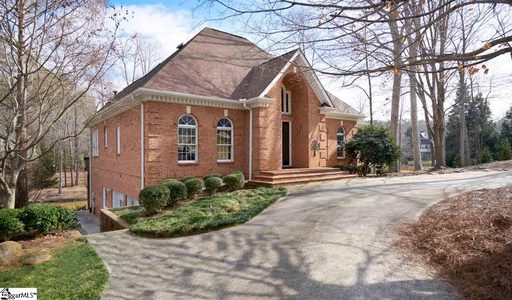 105 Greenleaf Lane