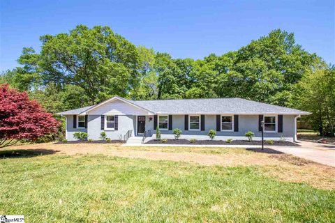 8 Sedgefield Drive