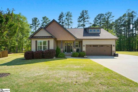 204 Pineknoll Circle