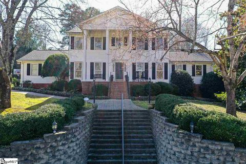 201 E Round Hill Road