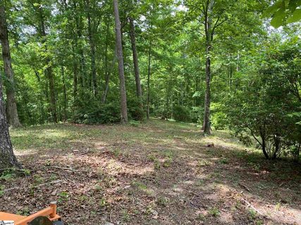 20 Lakes Edge Way