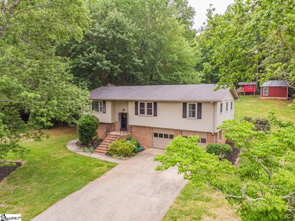 4 Laconia Drive sold home in Hampshire Hills, Travelers Rest, SC