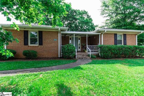 128 Abbotsford Drive