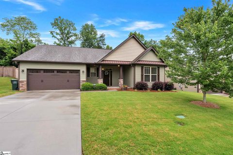 113 Mountain Slope Court sold home in Edgebrook, Travelers Rest, SC